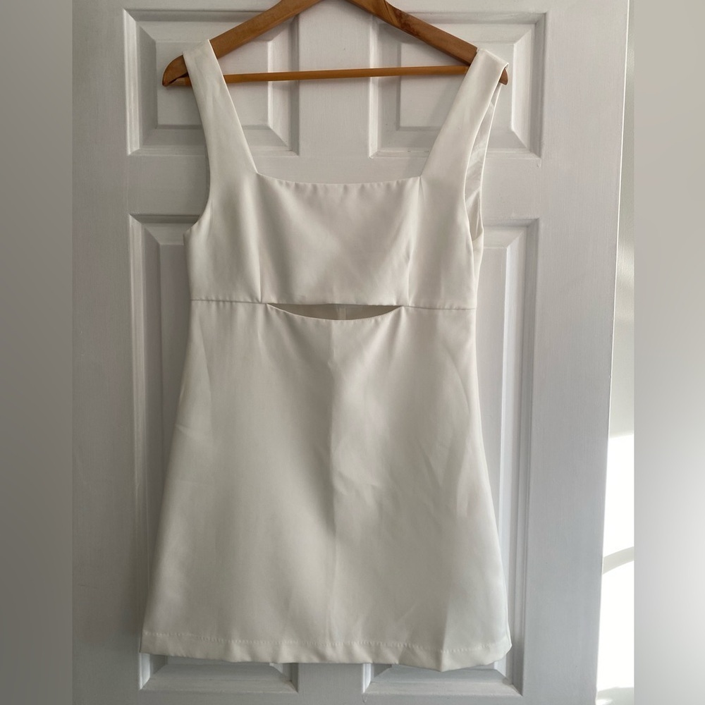 Glam White Women’s Mini Dress with Cutout Size S
